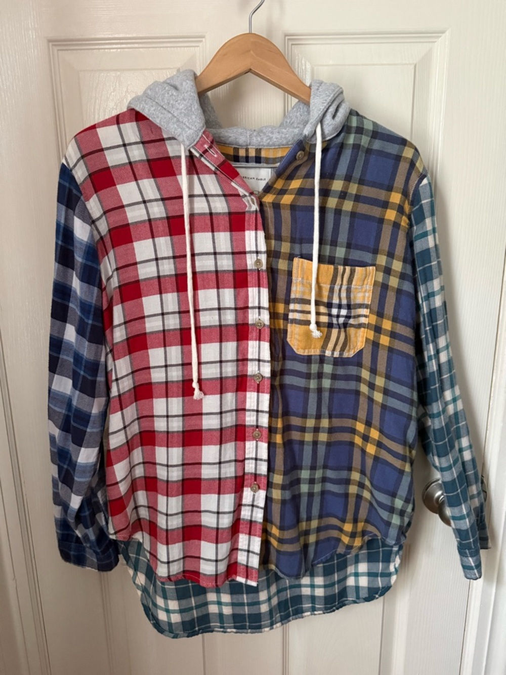 Men’s SMALL American Eagle Yellow and Navy Plaid Shirt with Gray Hood Label